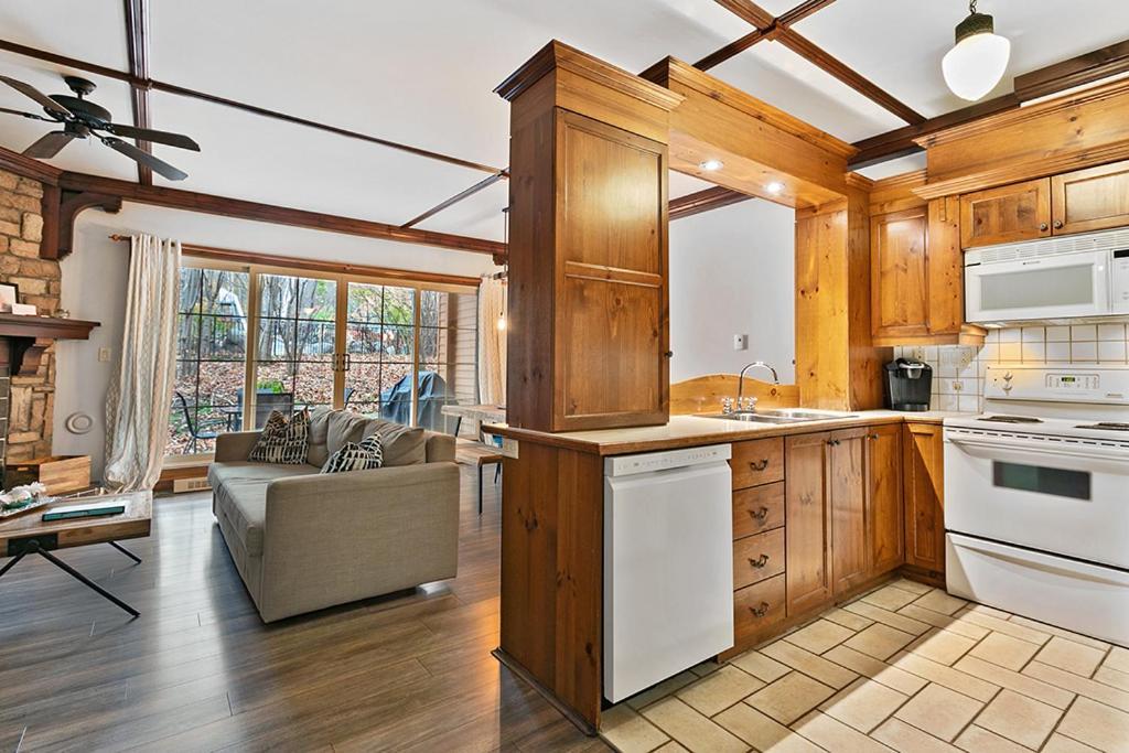 Appartamento Le Manoir 106-7 By Escapades Tremblant Mont-Tremblant Esterno foto