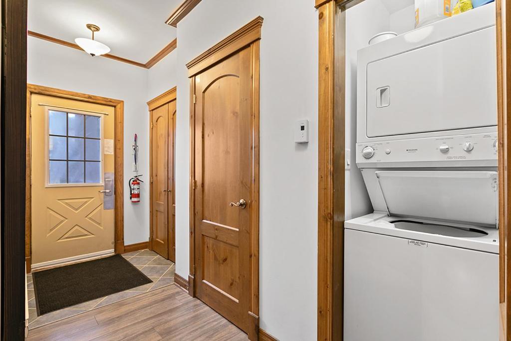 Appartamento Le Manoir 106-7 By Escapades Tremblant Mont-Tremblant Esterno foto