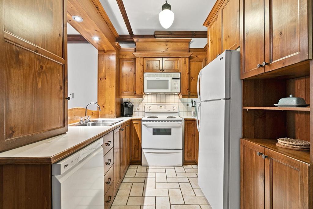 Appartamento Le Manoir 106-7 By Escapades Tremblant Mont-Tremblant Esterno foto